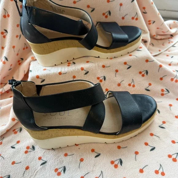 SOUL Naturalizer Black & Gold Platform Wedge Sandals - Picture 2 of 5